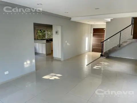 Casa 4 ambientes con 2 baños