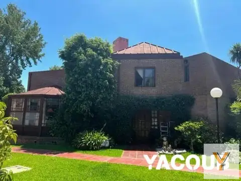 Casa en Venta con 2 cocheras