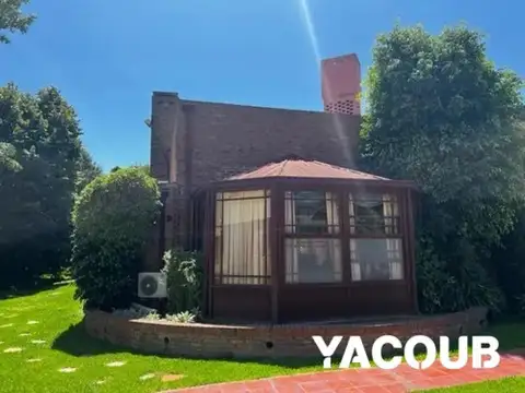 Casa 4 ambientes con 4 baños