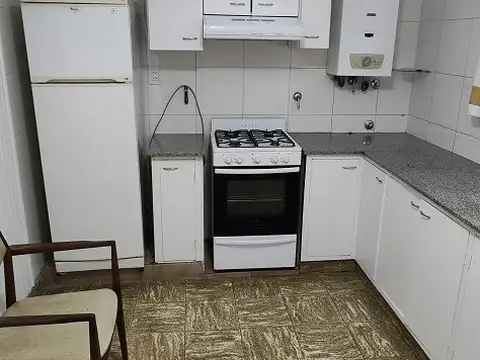 Brown 2200, Piso 1