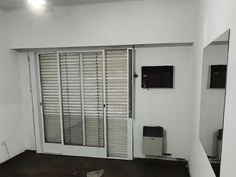 Brown 2200, Piso 1