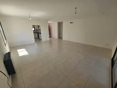 Casa en Alquiler en Pilar del Este - Santa Lucia, USD 1.000