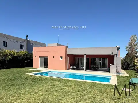 Casa en alquiler en Canning barrio Cruz del sur 4 ambientes