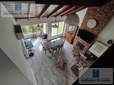 Casa en Venta con 2 cocheras