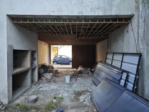Casa en Venta con 2 cocheras