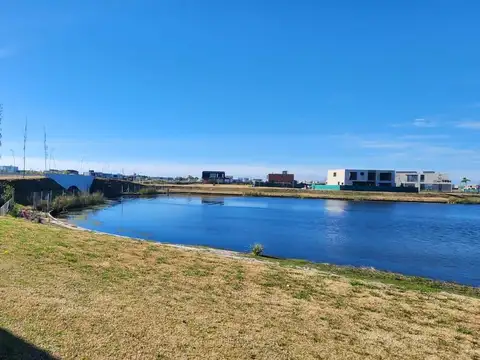 Venta Lote - Barrio Riberas -  Puertos del Lago - Escobar - Al agua