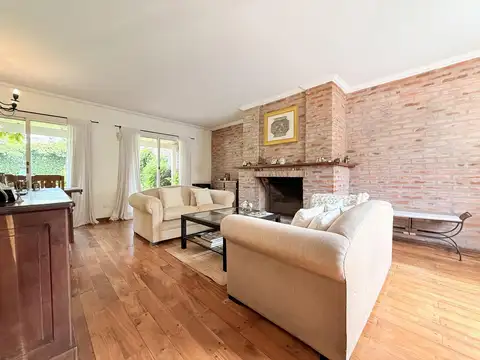 Casa en Venta con 3 cocheras