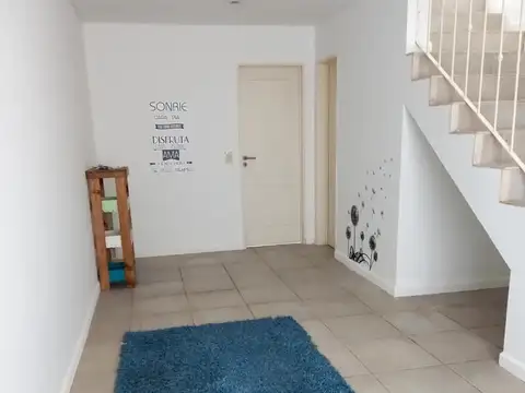 Casa 2 ambientes con 2 baños