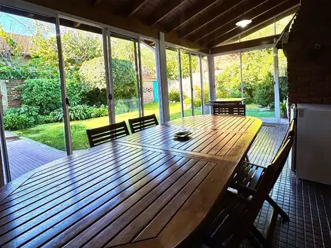 Casa en Venta con 2 cocheras