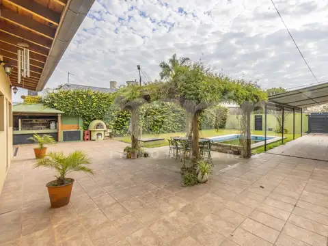 Casa en Venta con 5 cocheras