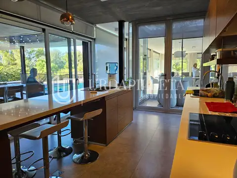Casa 5 ambientes con 3 baños
