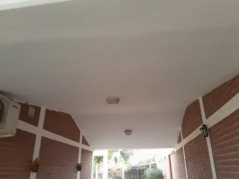 Casa en Venta con 3 cocheras
