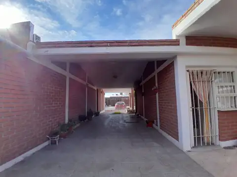 Casa 3 Habitaciones 370m2 Terreno. Pileta. Caucete