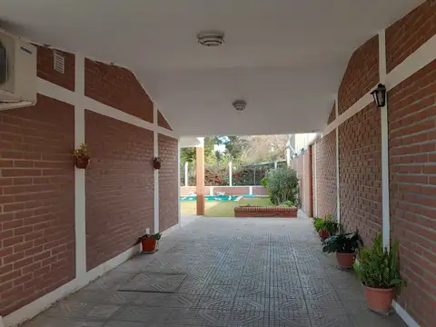 Casa 6 ambientes con 1 baño