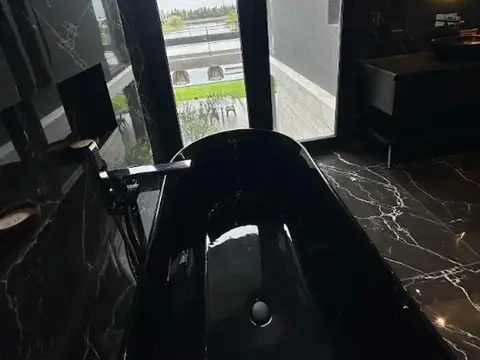 Casa al agua con pileta Virazon