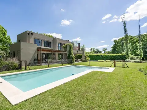Venta Casa 7 ambientes pileta Cochera Pilar