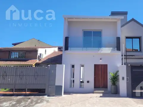Casa en venta 3 dormitorios con jardín en Martinez