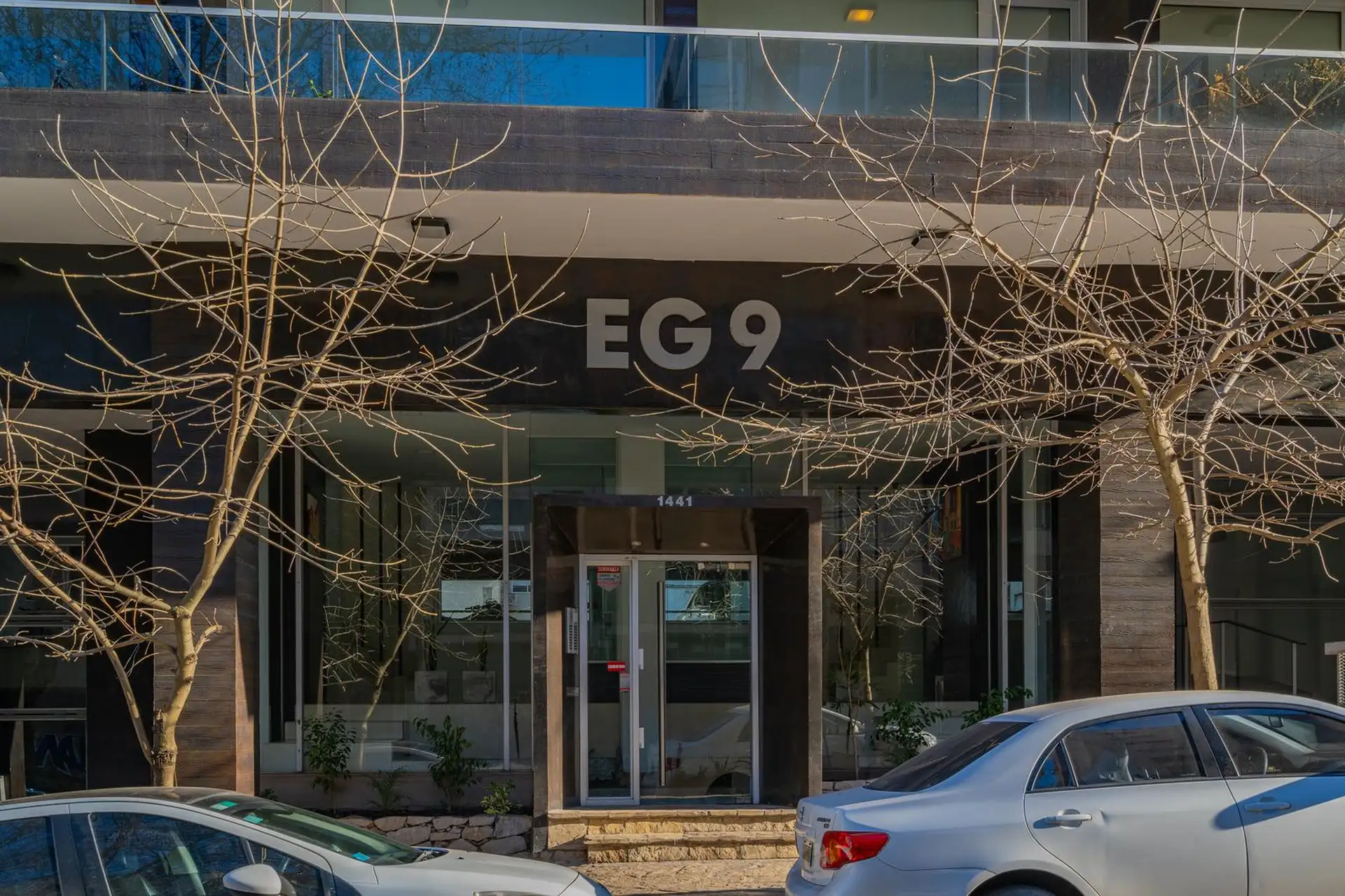 Semipiso de 3 ambientes con dos cocheras en venta