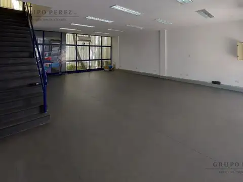 Local / Oficina / Depósito en Av. Independencia – 350 m² + 70 m² descubiertos