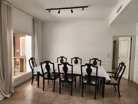 Casa 7 ambientes con 3 baños