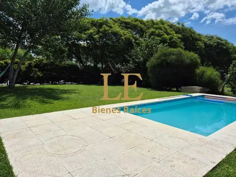 Casa 6 ambientes con 5 baños