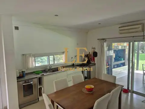 Casa 6 ambientes con 5 baños