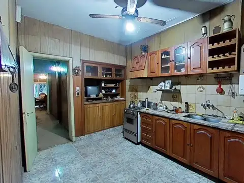 Casa en Venta con 3 cocheras