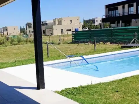 Casa en Venta con 6 cocheras