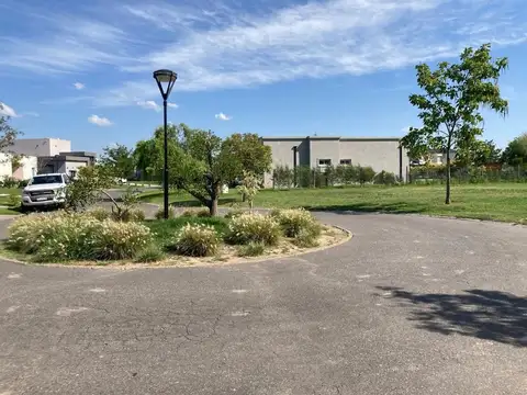 Lote al agua en la laguna central de Cantón Norte