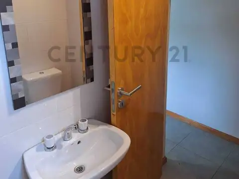 Casa 8 ambientes con 5 baños