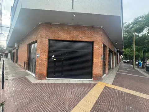 EXCELENTE LOCAL ESQUINA EN ZONA COMERCIAL