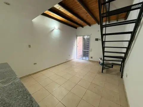 Depto Tipo Casa en Alquiler de 2 ambientes