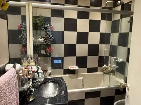 VENDO. Casa y departamento céntrico. Concordia, ER.