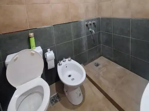 Casa 2 ambientes con 1 baño