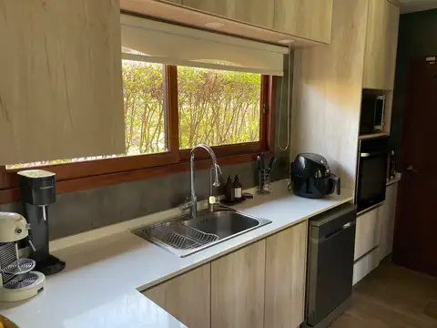 Casa 4 ambientes con 3 baños