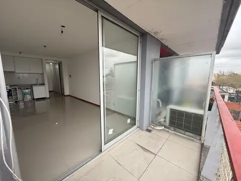 Alquiler dpto. monoambiente Ciudadela con balcón.