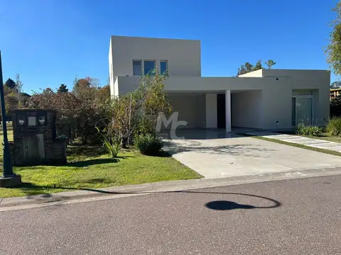 Casa en Alquiler de 3 dormitorios