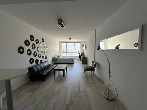 Monoambiente luminoso en Retiro, piso alto