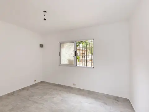 CASA 3 AMBIENTES CARAPACHAY JARDIN COCHERA