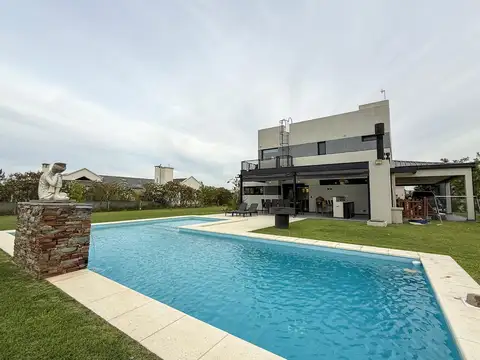 CASA SANTA RITA 5 AMB GALERIA PARRILLA ACERO PERMUTA CALDERA GRUPO ELECTROGENO DOMOTICA EXTERIOR
