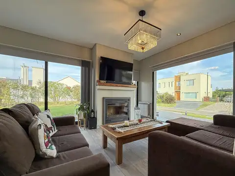 Casa en Venta en Santa Rita, USD 299.999