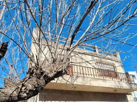 VENTA CASA PARA DOS FAMILIAS VILLA BOSCH