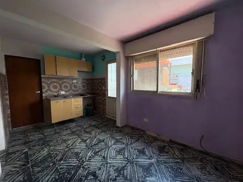 Casa 2 ambientes con 1 baño