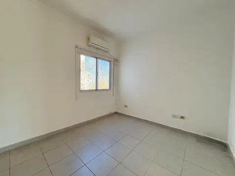 Departamento de 2 ambientes con balcon y cochera