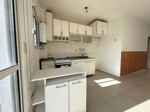 Departamento de 2 ambientes con balcon y cochera