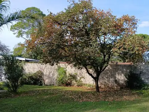 VENTA QUINTA CON PILETA Y AMPLIO JARDIN - 900m2