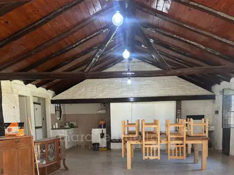 Casa quincho de 1 dormitorio, gran  parque. en Chascomus