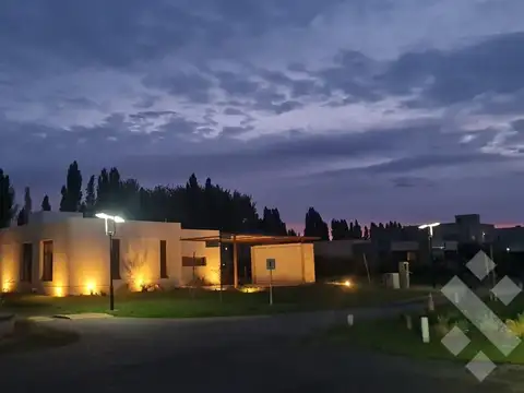 Casa en Alquiler de 4 dormitorios