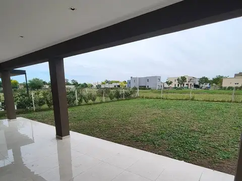 Casa en Venta con 4 cocheras