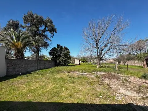 VENTA CASA a refaccionar con gran terreno